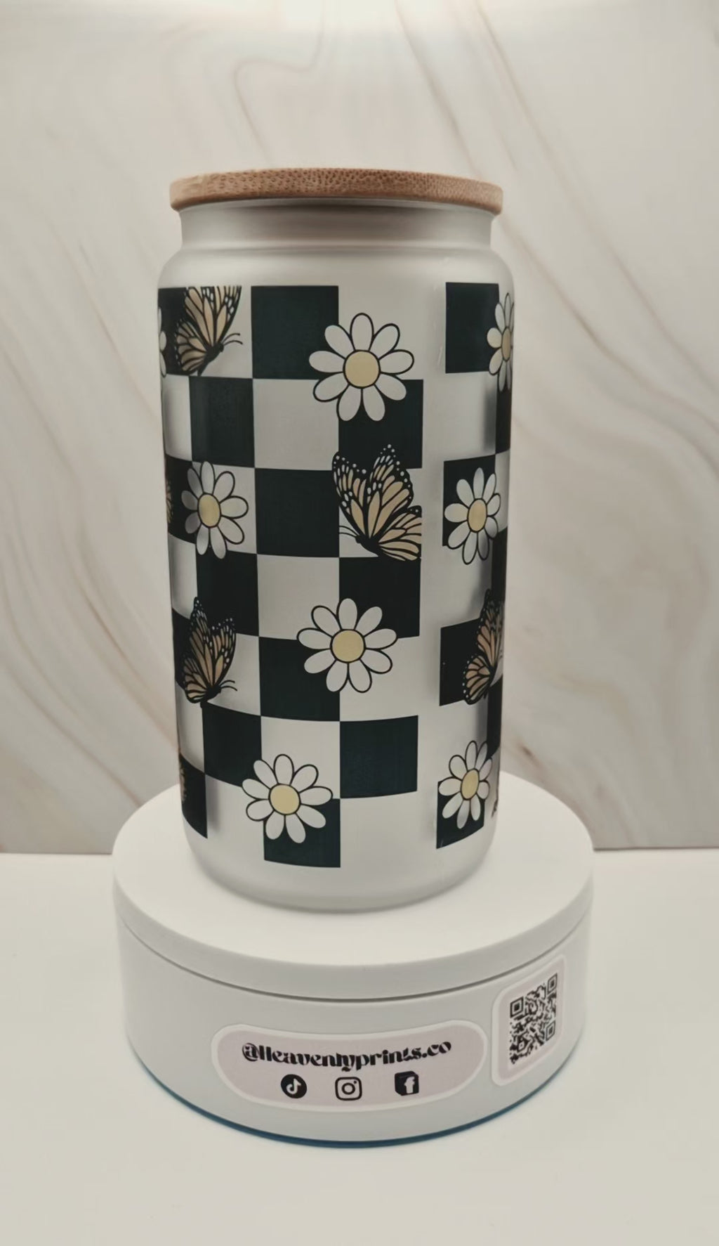 Daisies and Butterflies 🦋 Tumbler