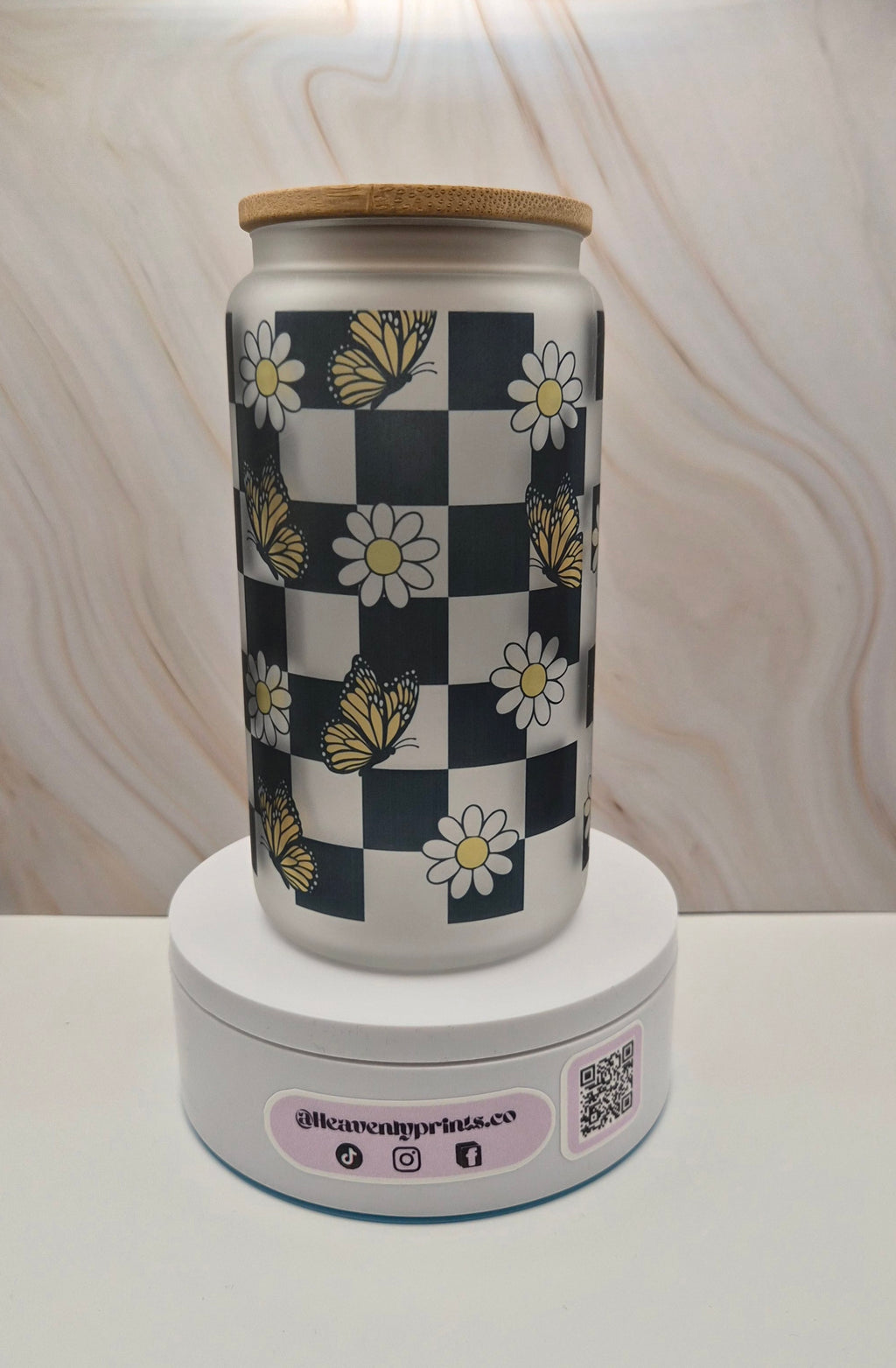 Daisies and Butterflies 🦋 Tumbler